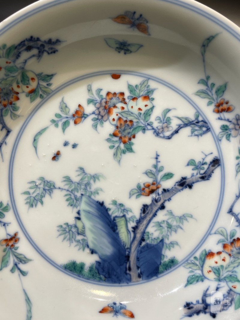 清康熙 斗彩蝶恋花瑞果纹盘 - 图4